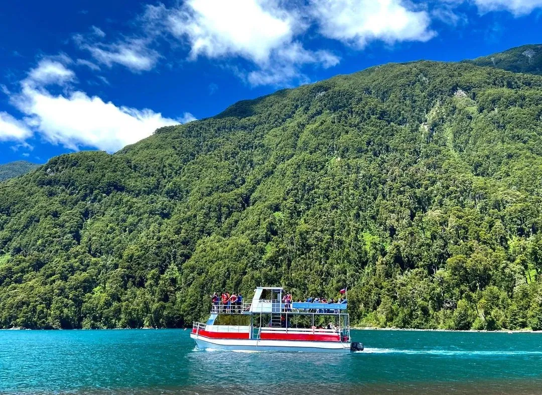 Lago Todos los Santos El Esmeralda aguas turquesa volcán Osorno Patagonia