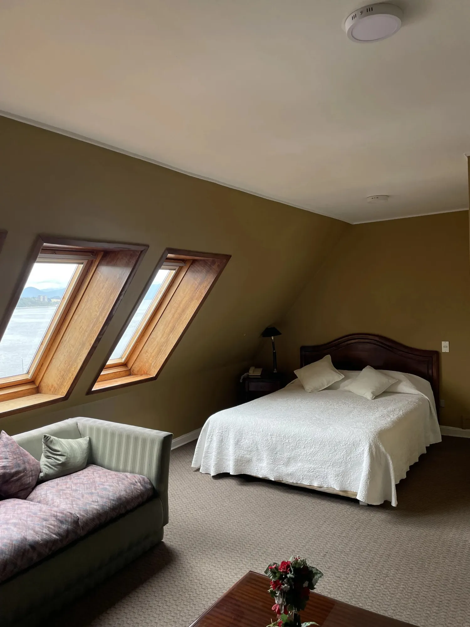 Habitación Doble Matrimonial con cama de dos plazas en Apart Hotel Colón Puerto Montt